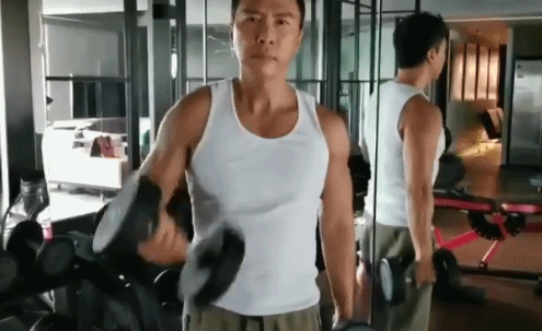 甄子丹，你這身材 57 歲？！