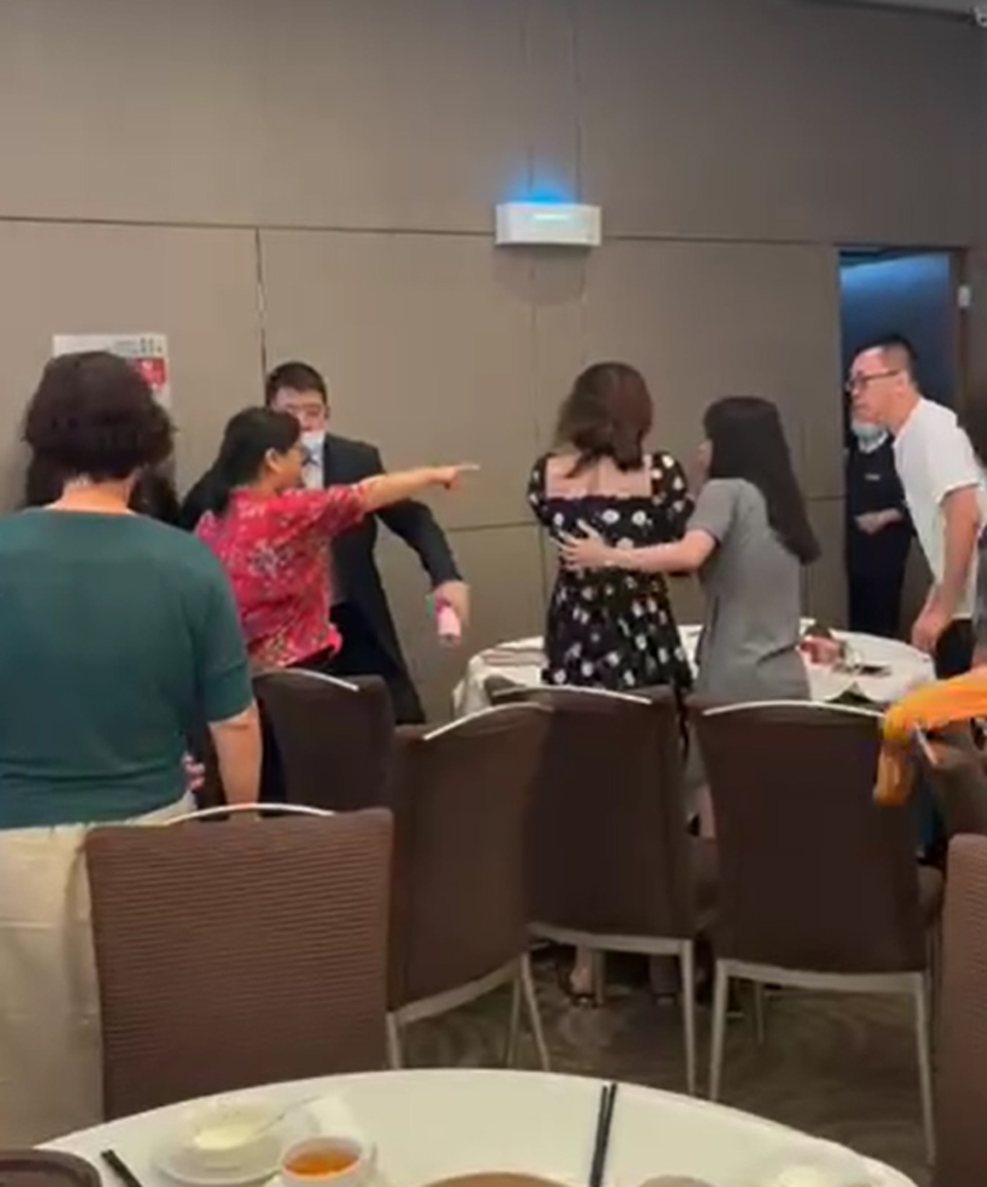 母親節酒樓激戰片瘋傳：武親節？