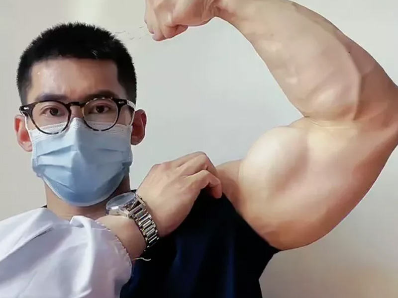肌肉醫生開始搶模特飯碗了! 肌肉醫生開始搶模特飯碗了!