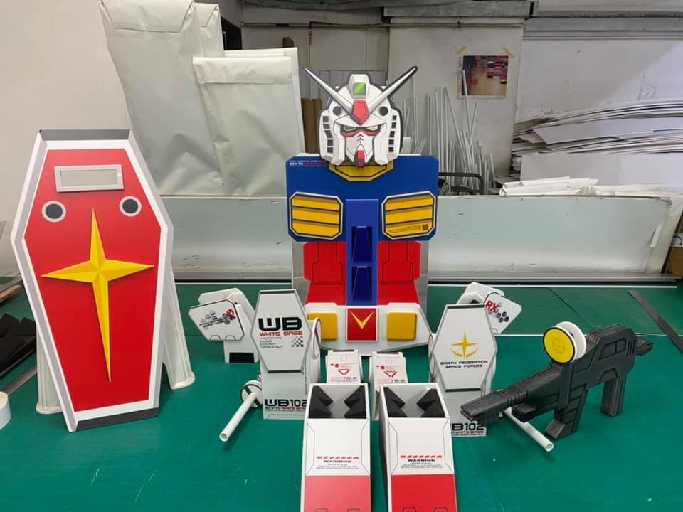好爸爸為愛兒，親手用 Foam Board 製成高達武裝！