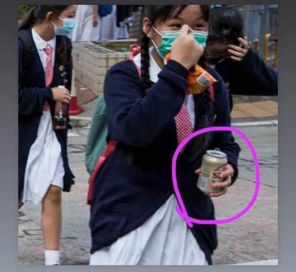 小學女生媽咪麵送獅威啤酒，原來 ...