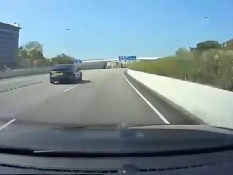 兩個不負責任司機鬥車累死人! 兩個不負責任司機鬥車累死人!