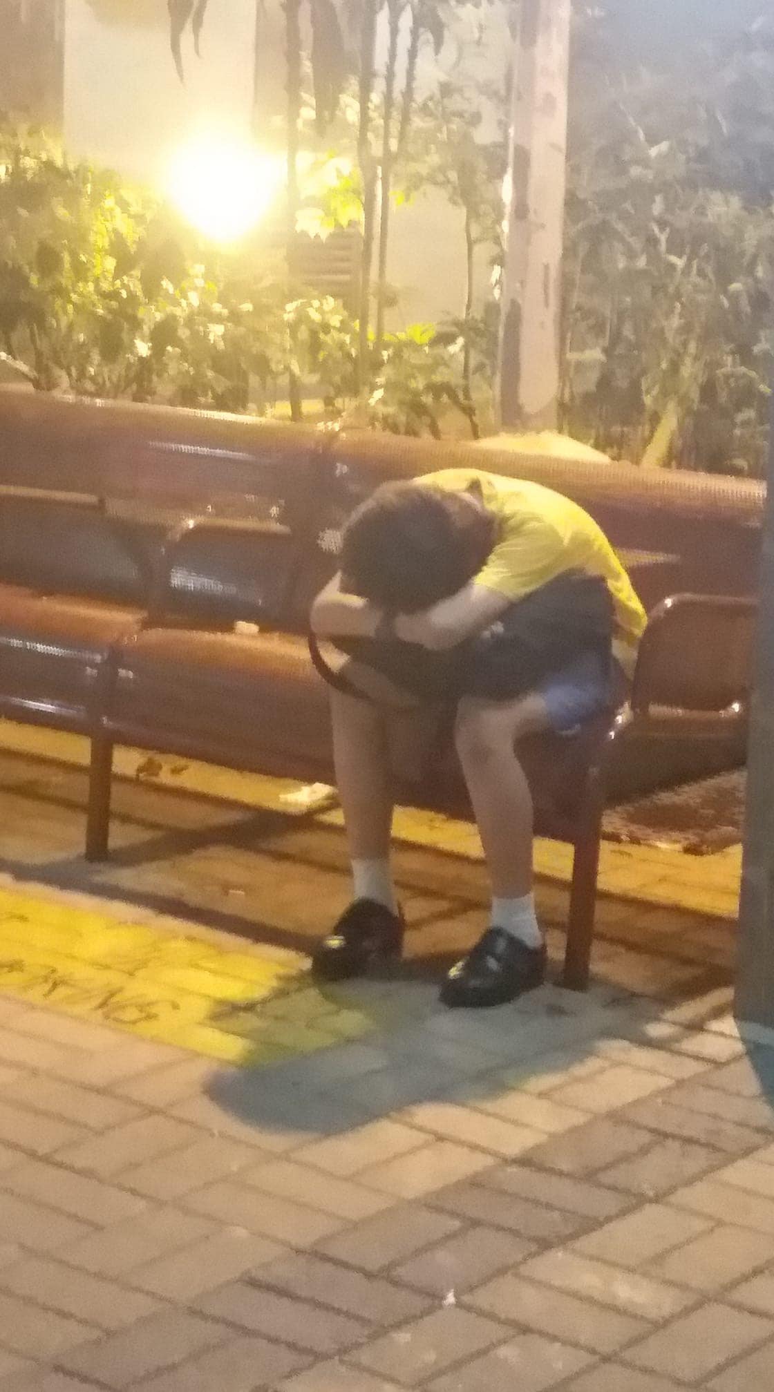 9歲男童凌晨被母趕出家門公園過夜