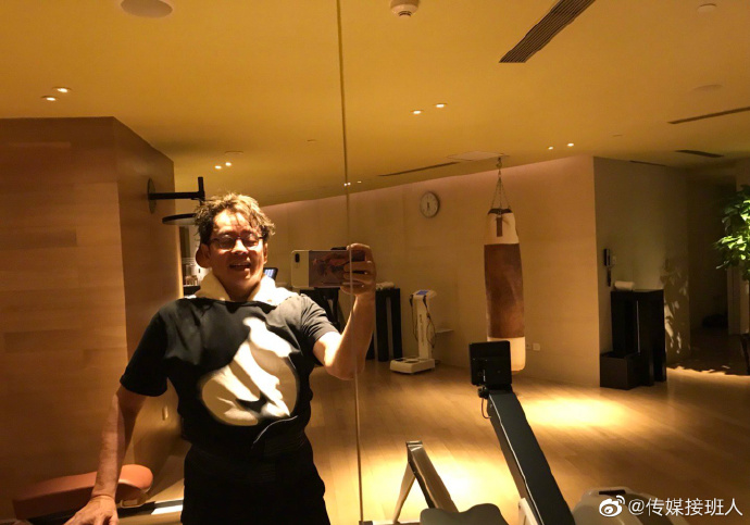 71歲譚校長23歲嫩妹開房照流出 (更新)