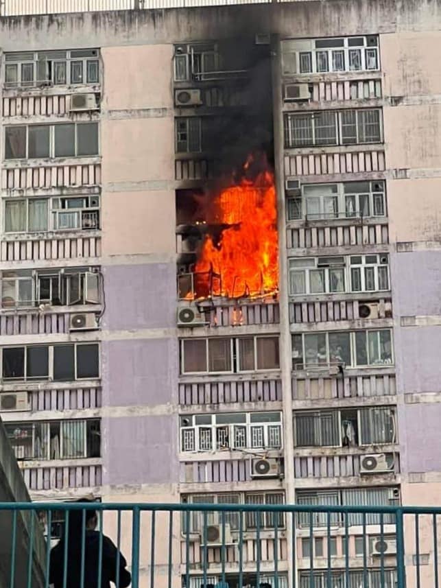 華富邨華昌樓起火 現場傳出爆炸聲 (視頻)