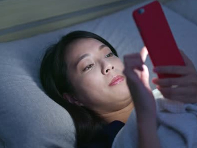 提醒長期在睡前玩手機的人 提醒長期在睡前玩手機的人