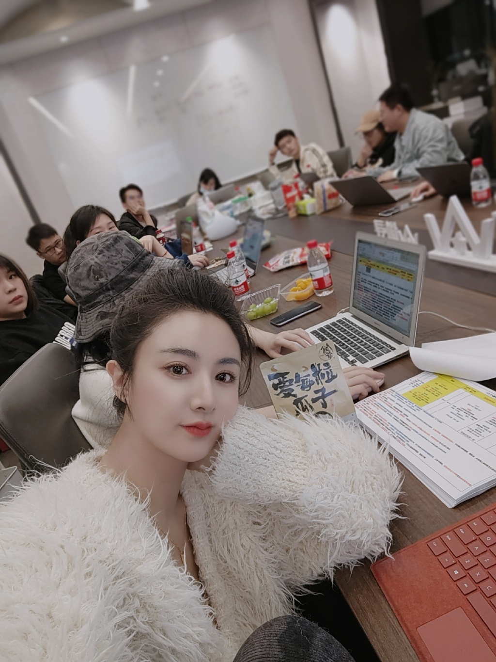 國內直播一姐薇婭 偷稅逃稅6億全網被封