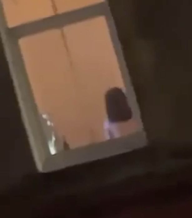 警察家裡3P狂飲 忘拉窗簾被舉報