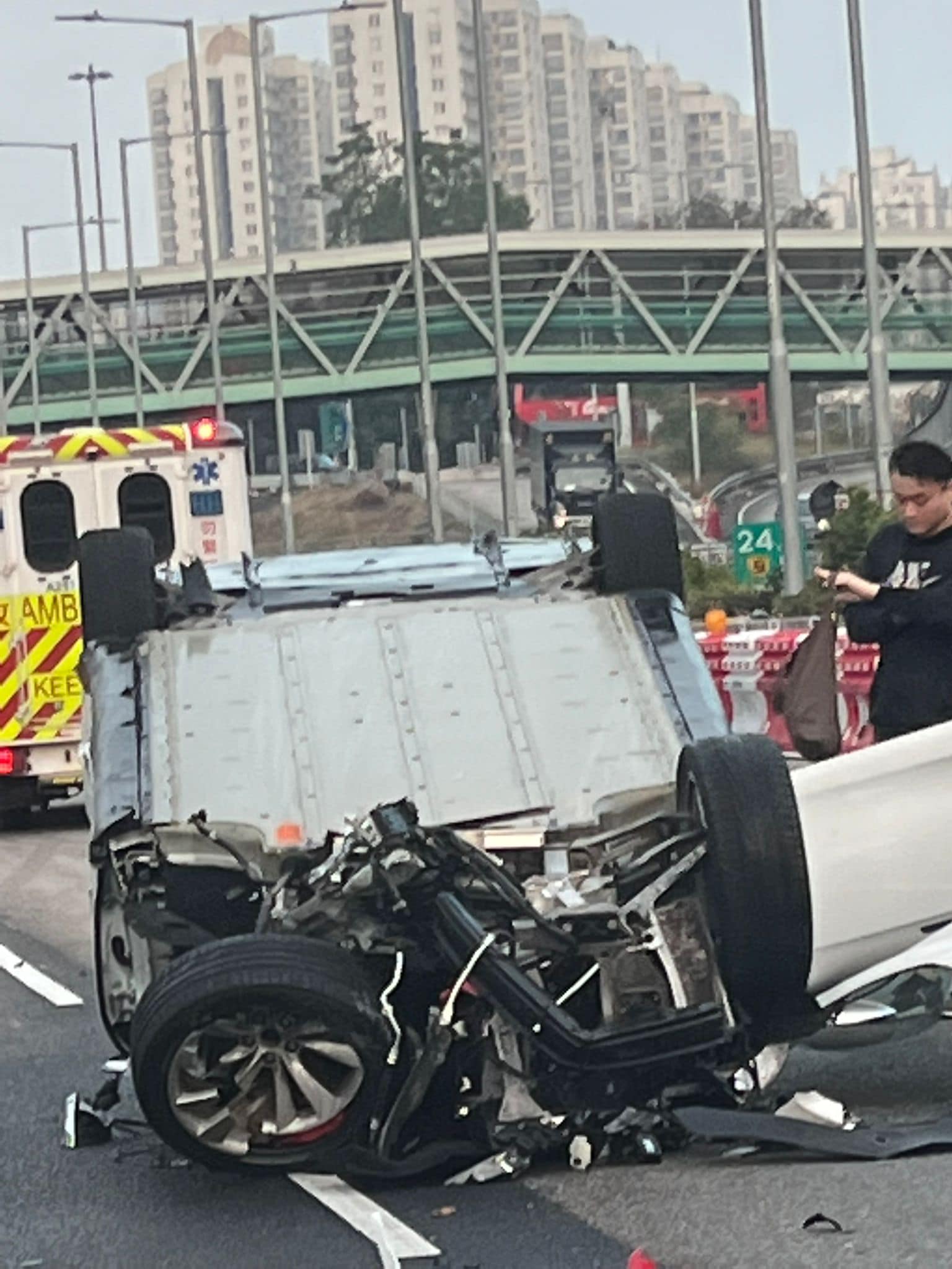 上水 Tesla 自炒反肚四輪朝天