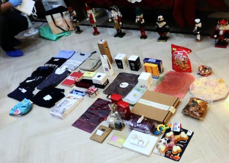 工人姐姐偷雇主$17000物品寄回家鄉當禮物