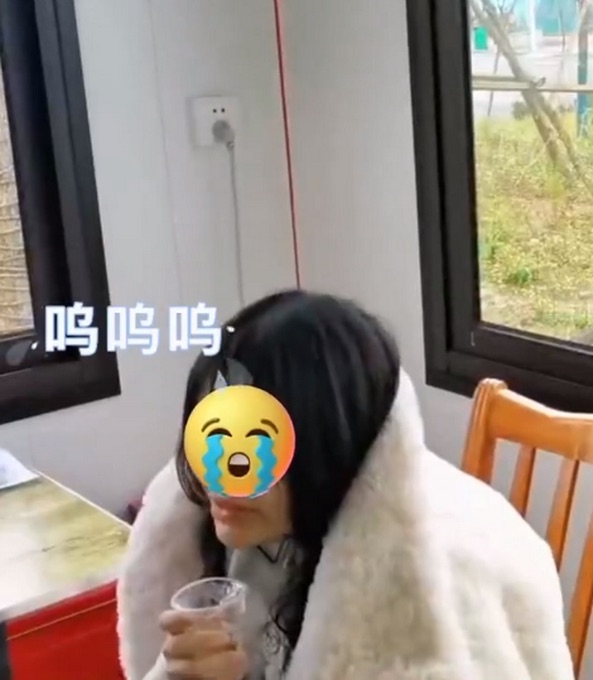 粗心男友把女友忘在旅遊服務區2小時 沒手機又冷又餓