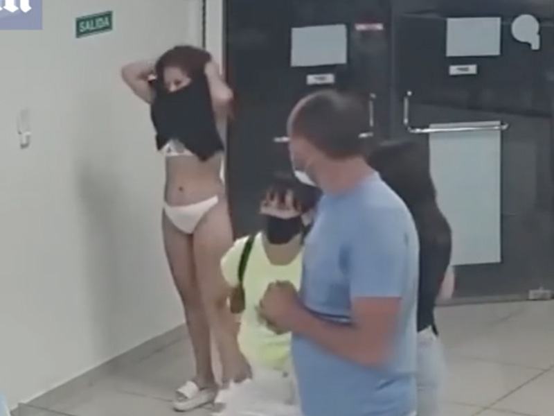 無口罩被拒進店 正妹怒脫連身裙當口罩