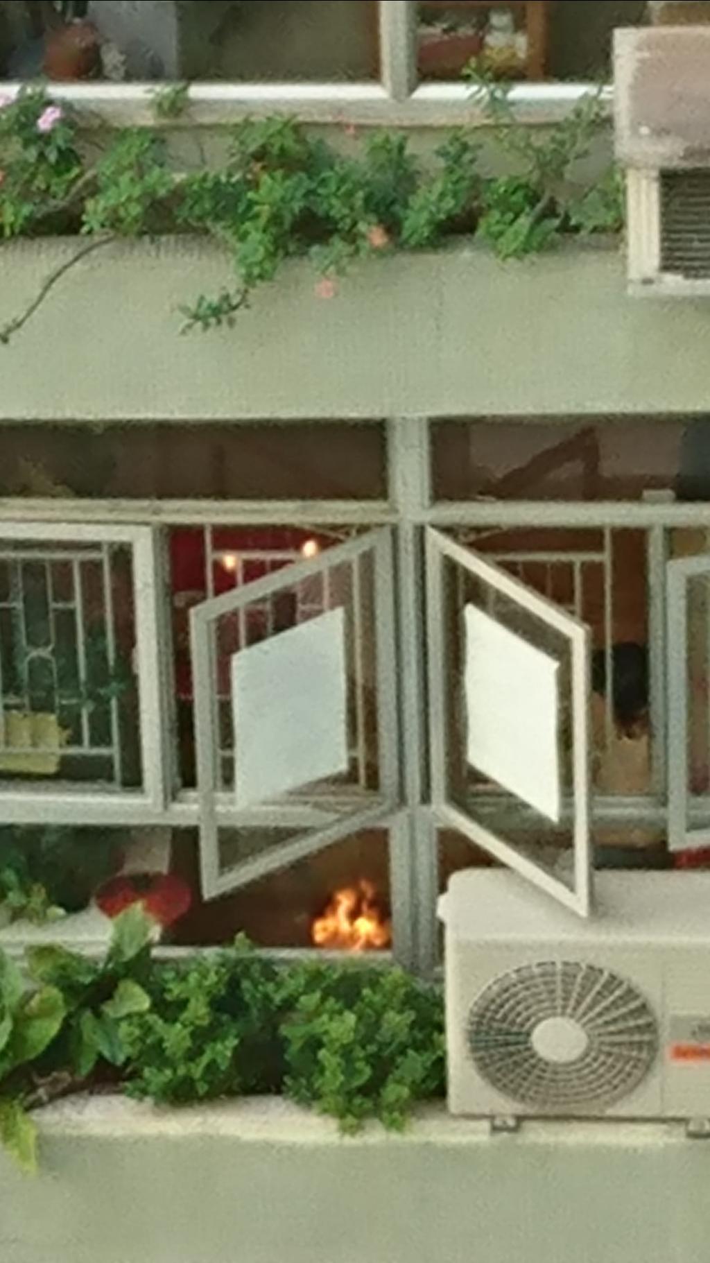 美孚居民屋內燒衣