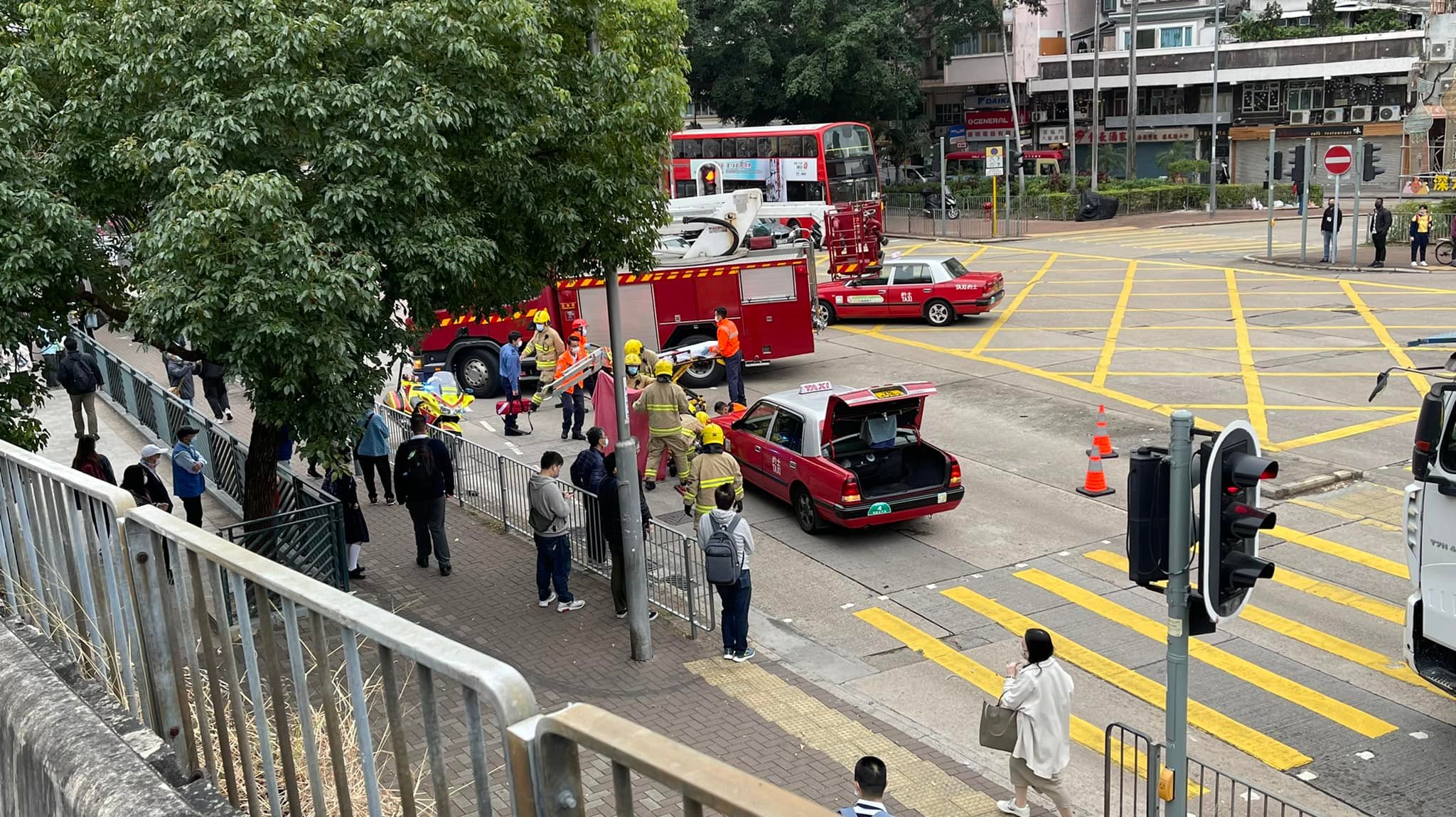 深水埗女學生被的士撞倒捲入車底