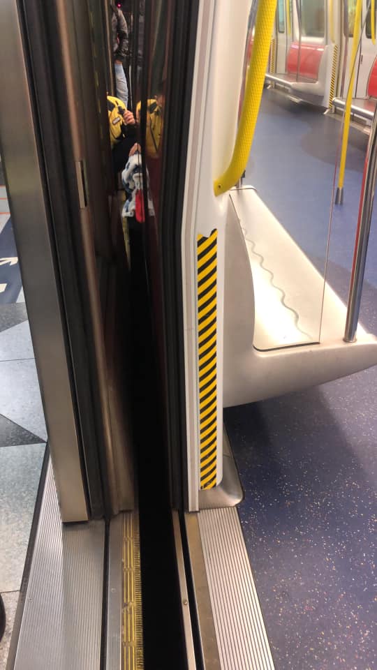 年初四 女乘客被夾列車月台空隙