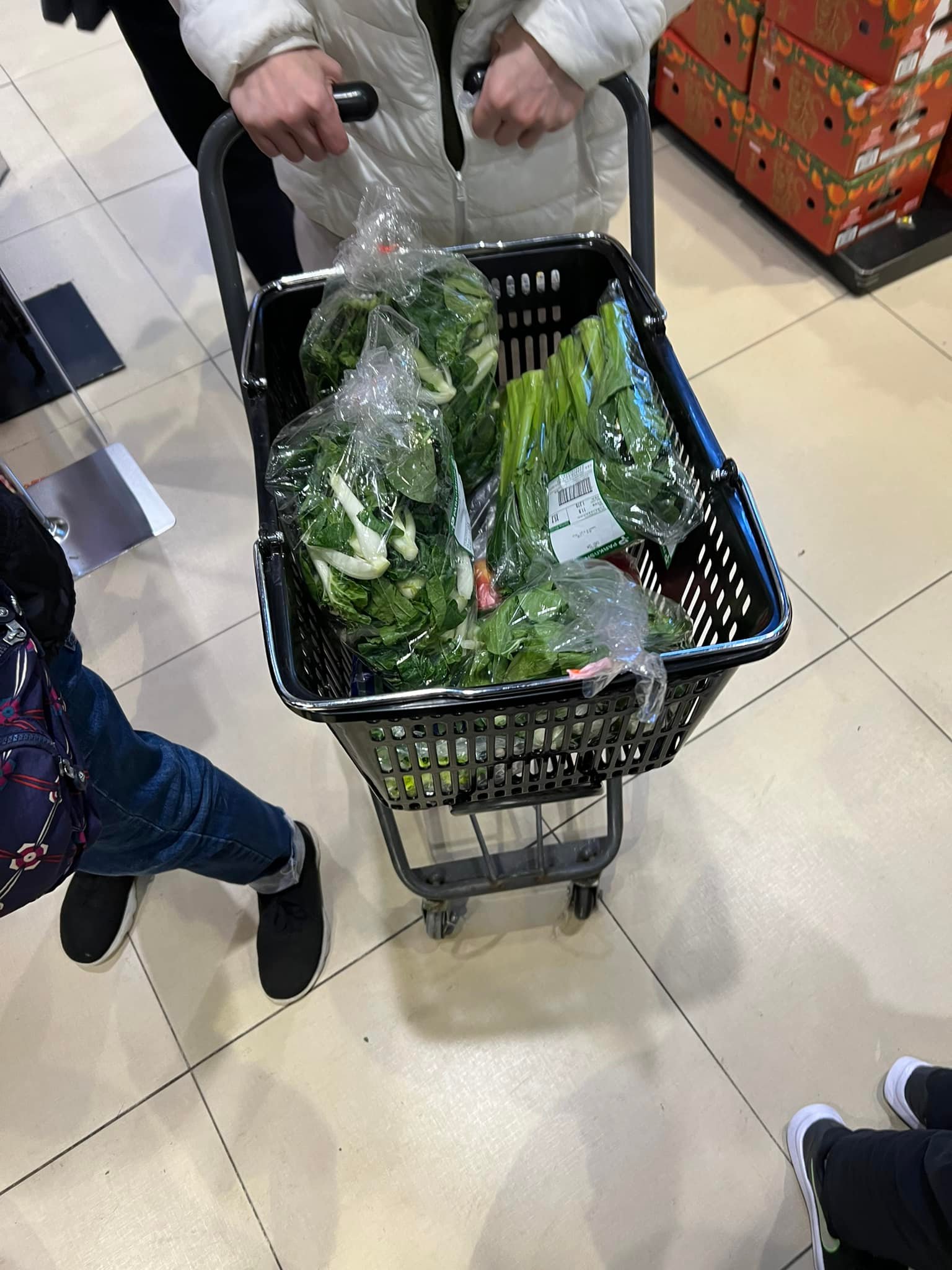 市民超級市場搶菜