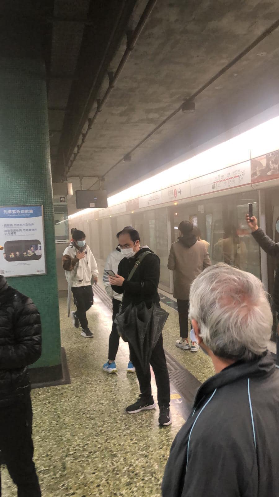 深水埗、長沙灣站 同時出現濃煙