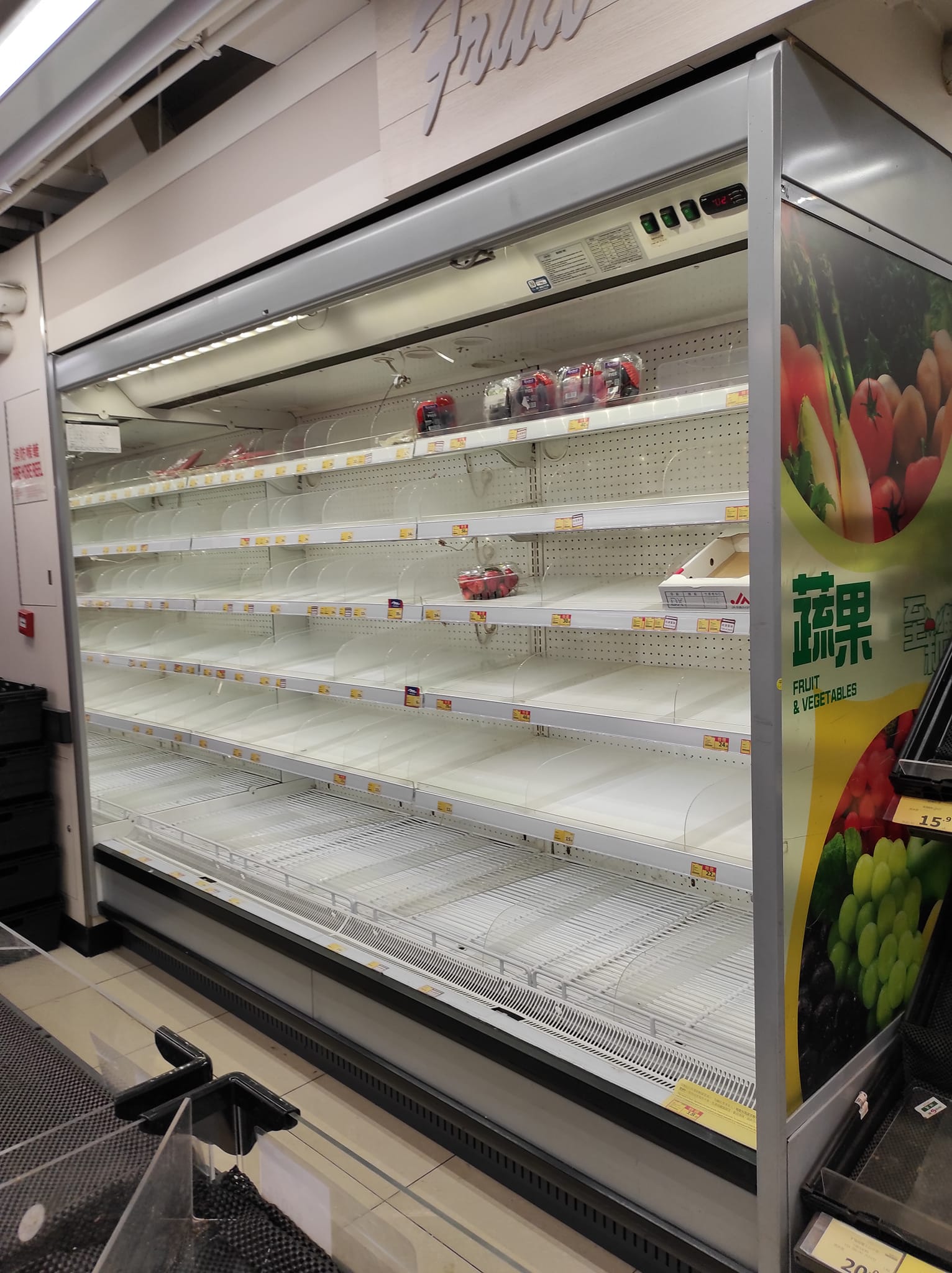 忽然放風封城禁足 市民瘋搶食物 網民：以為係烏克蘭