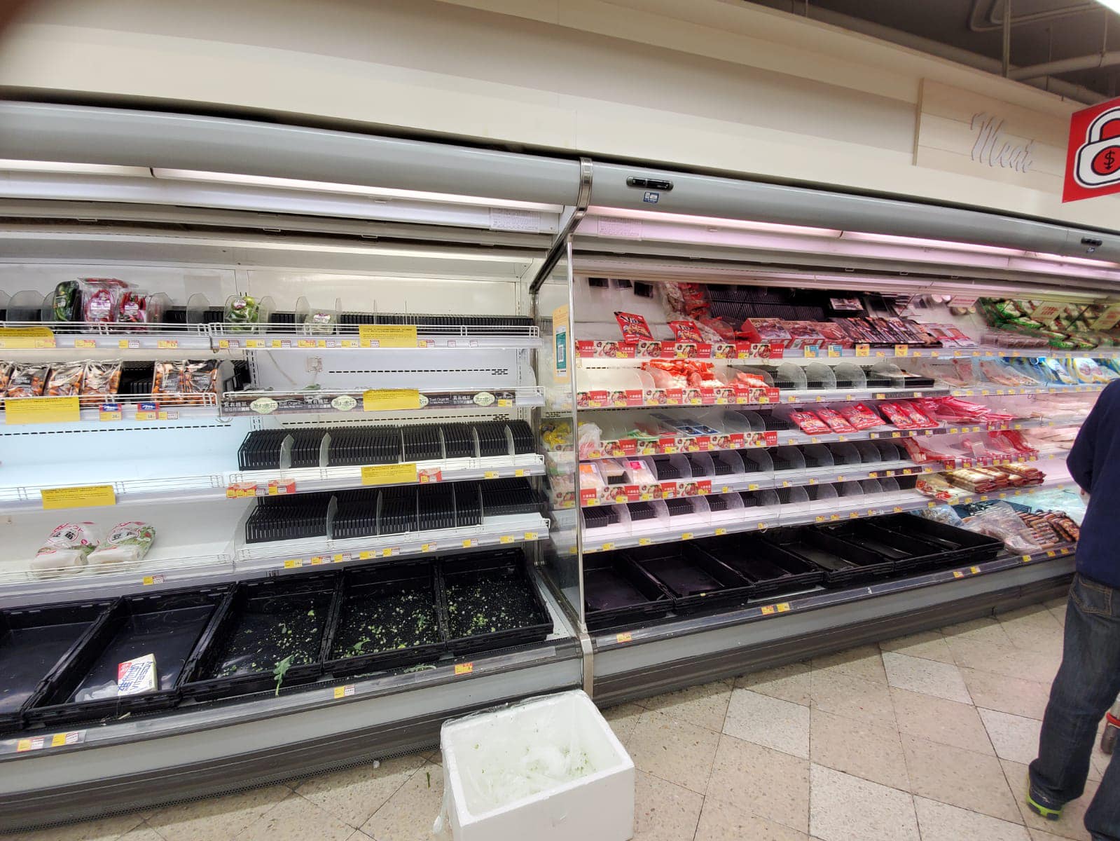 忽然放風封城禁足 市民瘋搶食物 網民：以為係烏克蘭