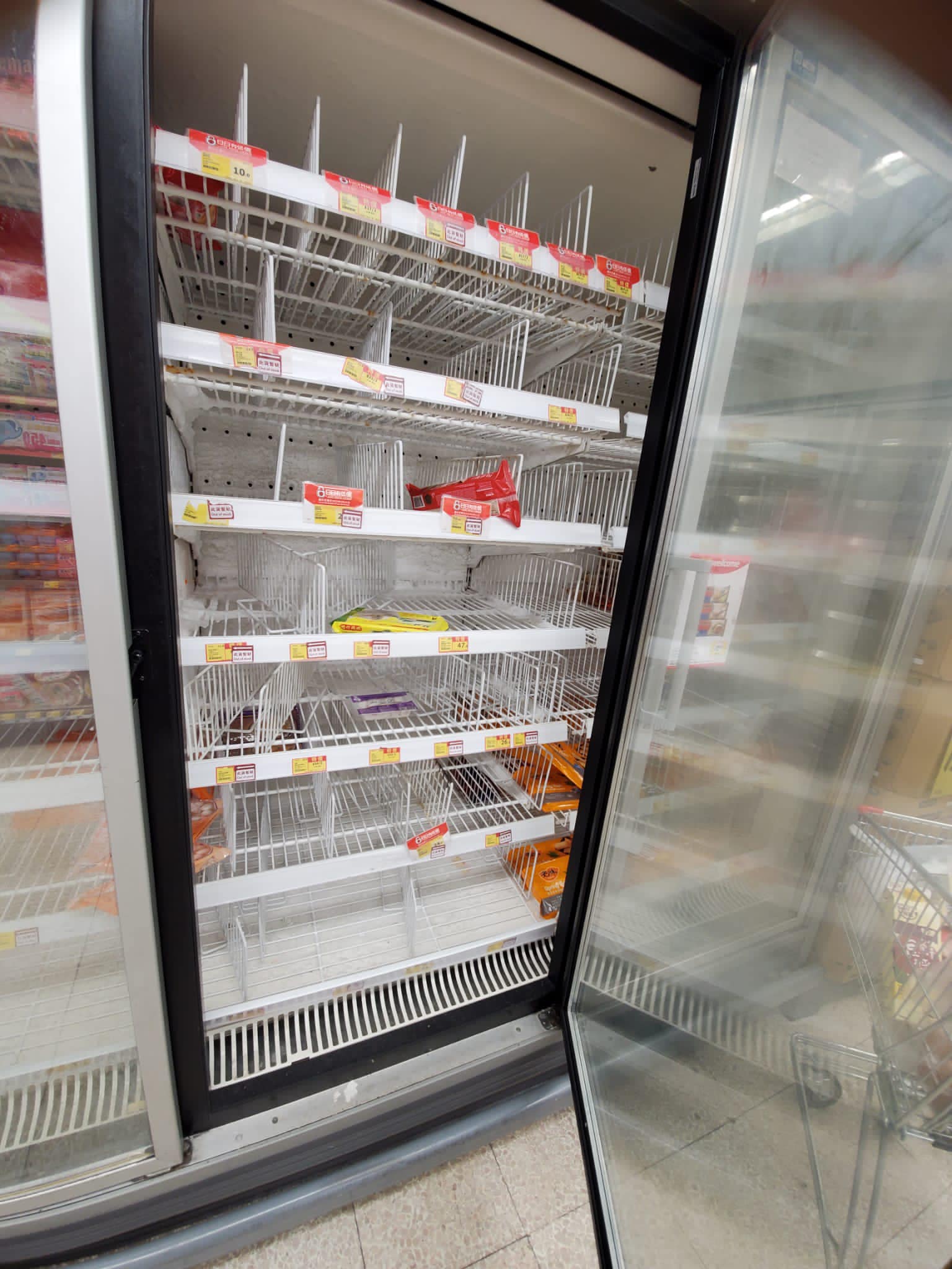 忽然放風封城禁足 市民瘋搶食物 網民：以為係烏克蘭