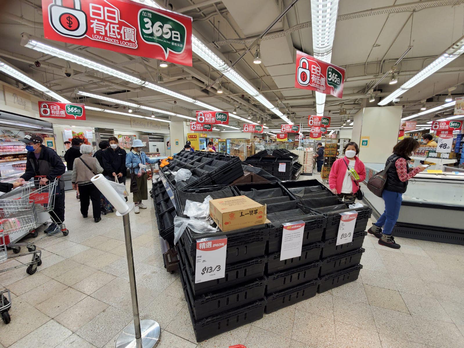忽然放風封城禁足 市民瘋搶食物 網民：以為係烏克蘭