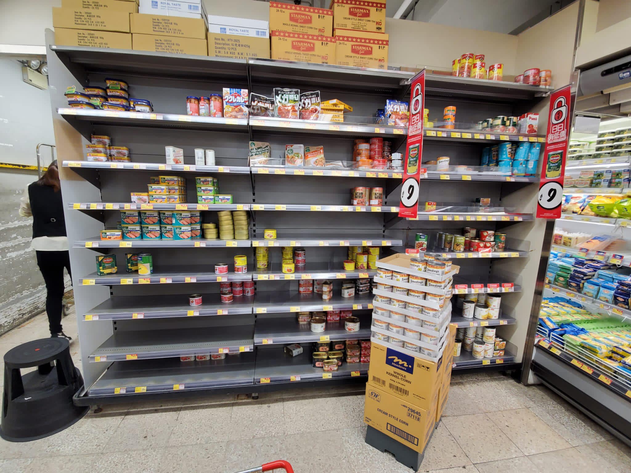 忽然放風封城禁足 市民瘋搶食物 網民：以為係烏克蘭