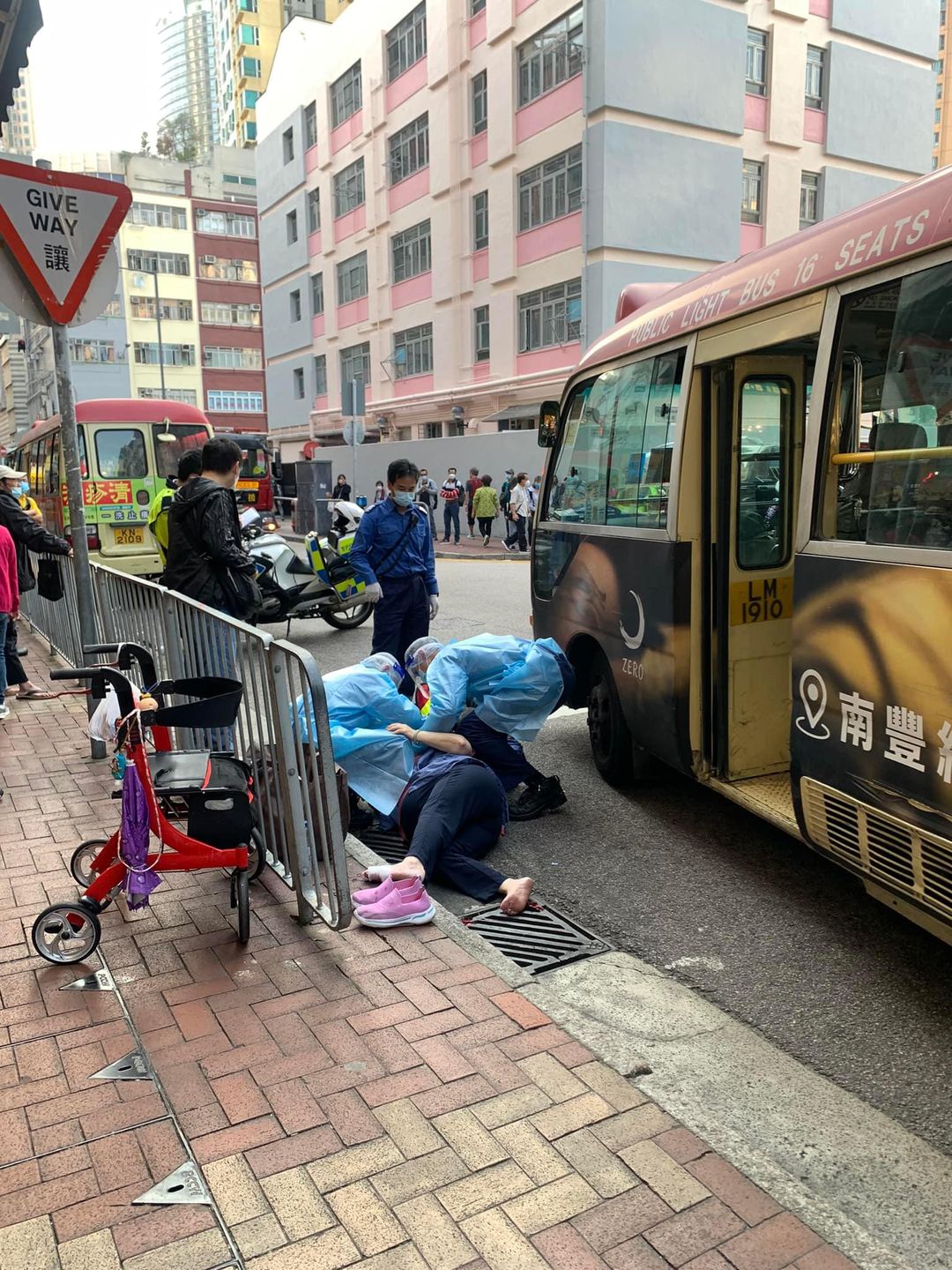 荃灣川龍街 突發交通意外
