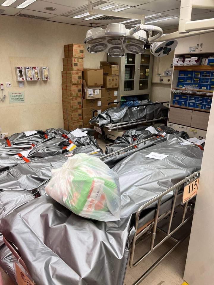 遺體塞滿病房 年老病患與屍同眠