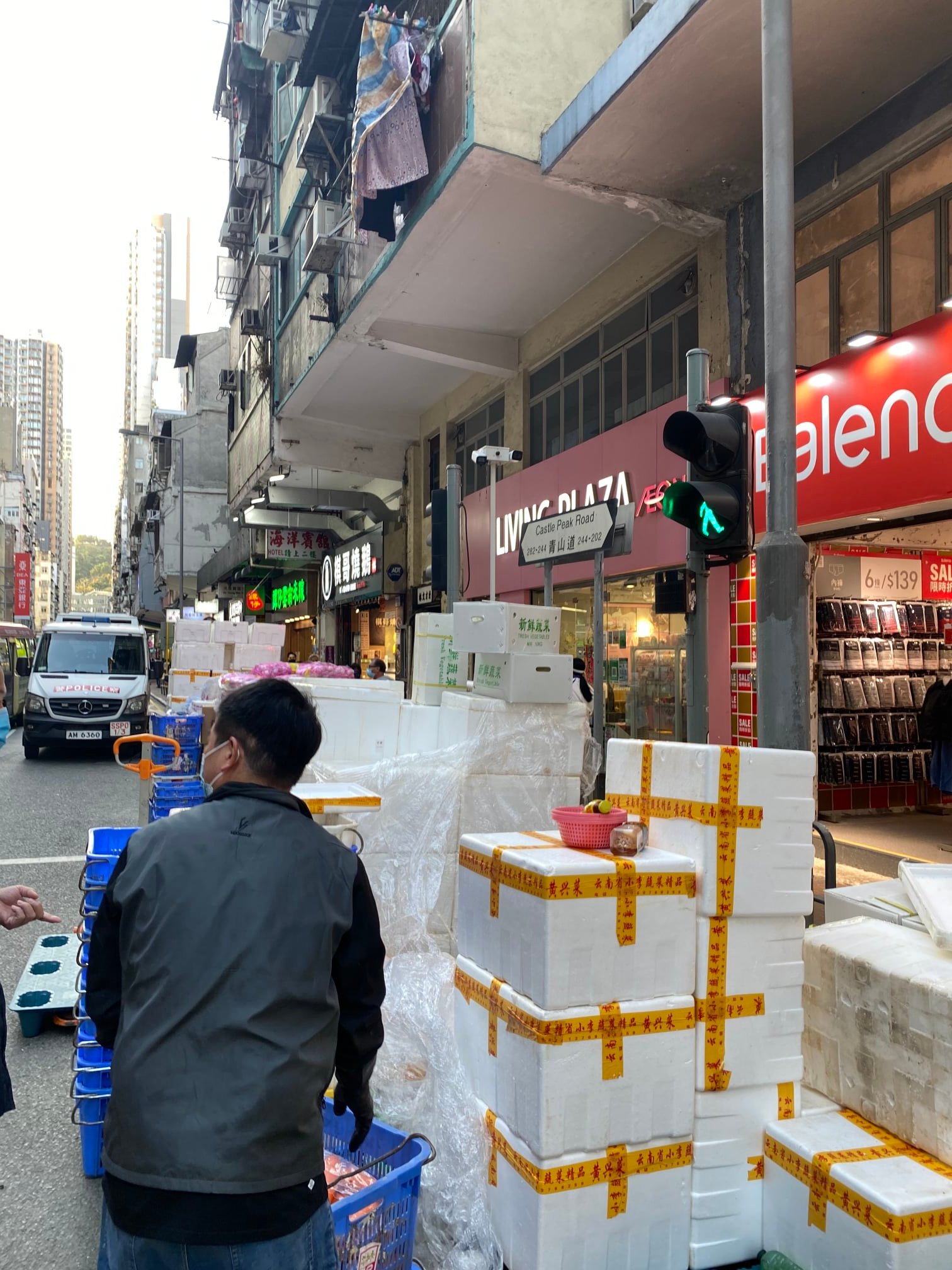 點解「新界仔」擺貨可以擺到出馬路？原來 ...