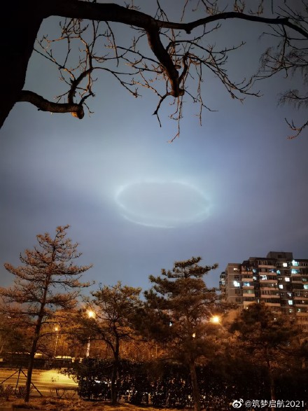 北京夜空出現 巨型神秘光圈