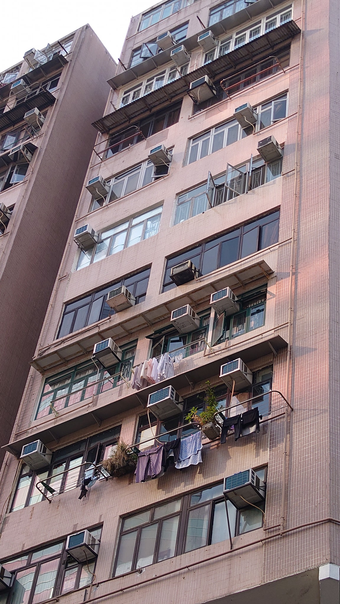缺德鄰居 窗口掉玩具落街