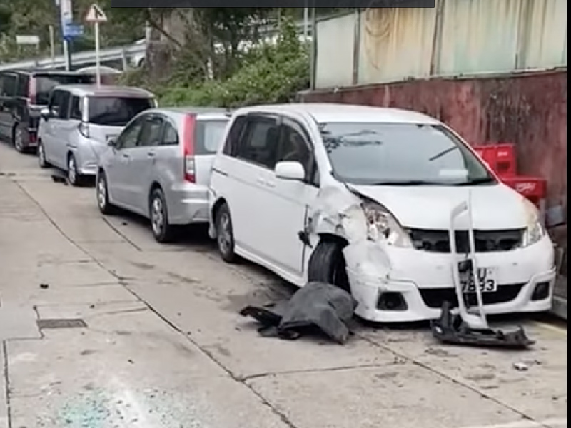 大帽山車禍現場 兩車相撞多車受損