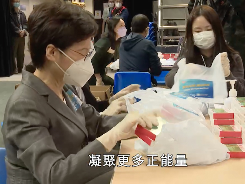 政府高官出動 落區包防疫包