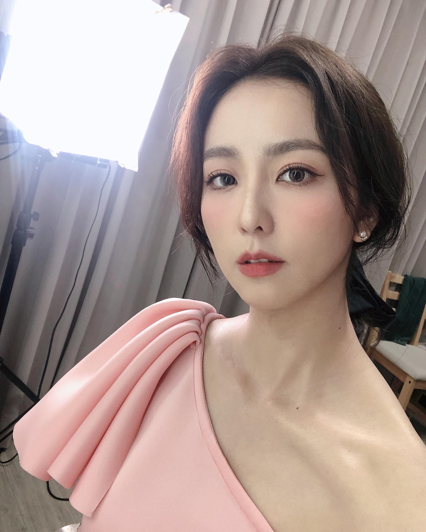 女星半夜突PO床上運動影片