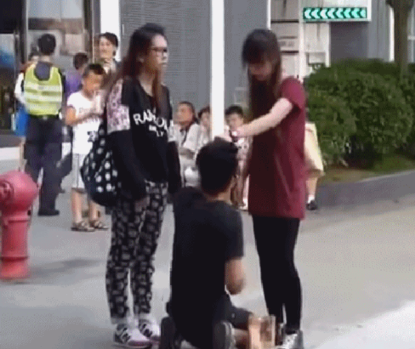 #突發有片 港男14拳Combo怒打港女