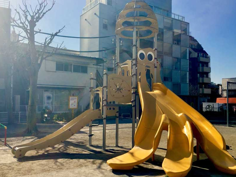 日本公園名物「香蕉滑梯」暗藏殺機 日本公園名物「香蕉滑梯」暗藏殺機