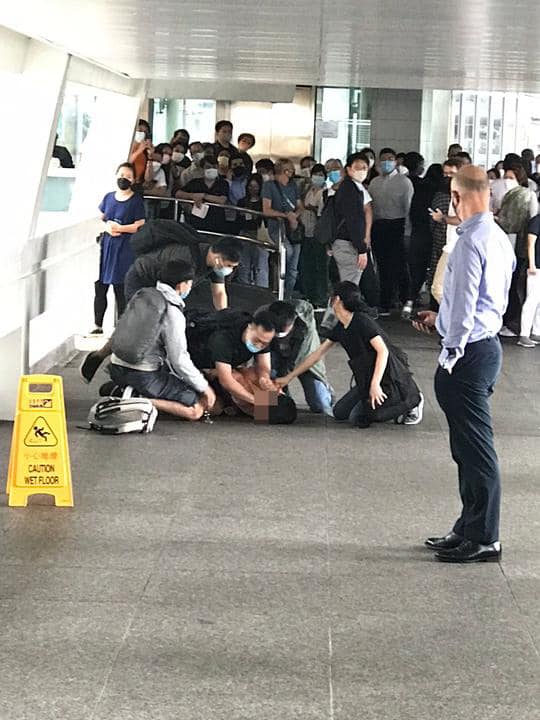 休班警中環站偷拍女子裙底