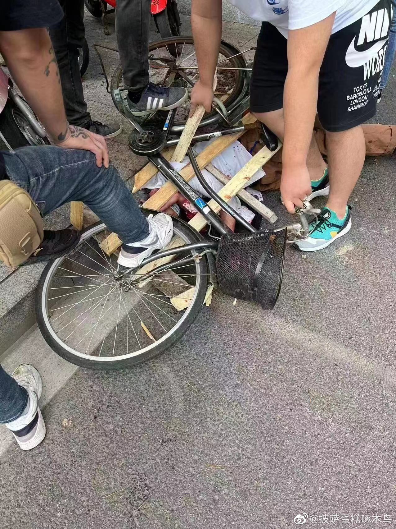 上海金山菜刀砍人事件 (慎入)