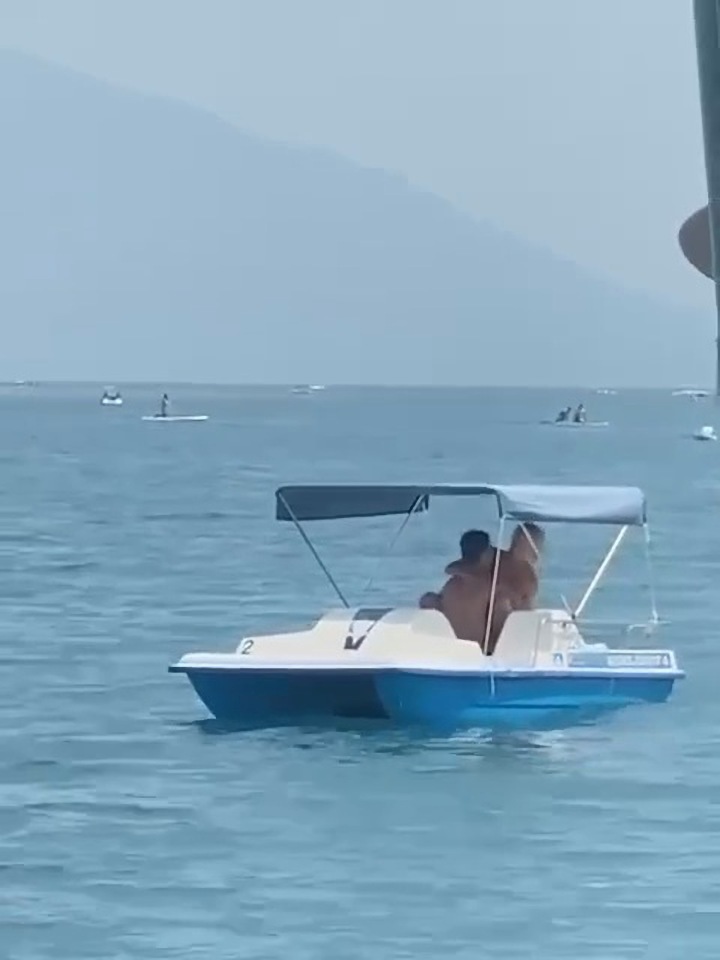 海上活春宮 男女船上公然做愛