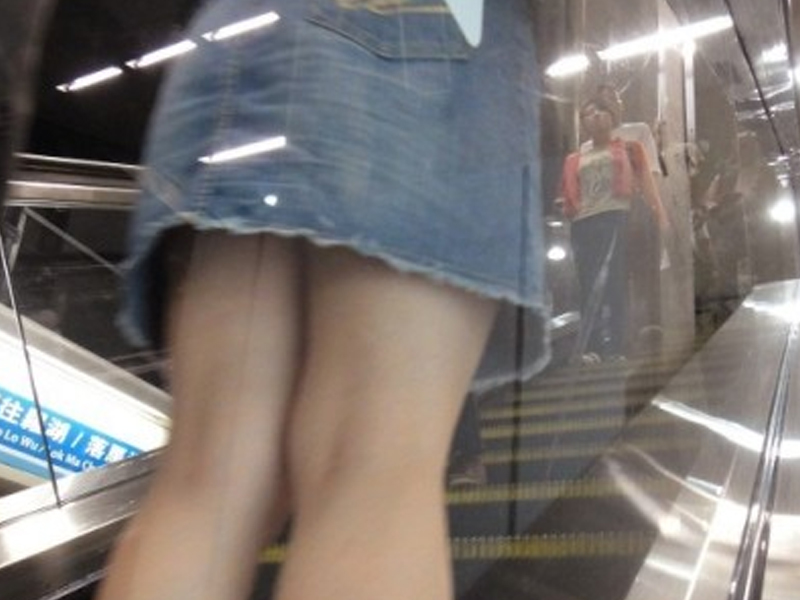 13歲少年偷拍 27歲女子裙底被捕 #偷拍裙底