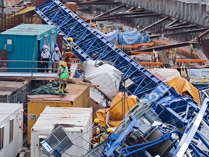 安達臣道地盤有天秤塌下 釀2死6傷