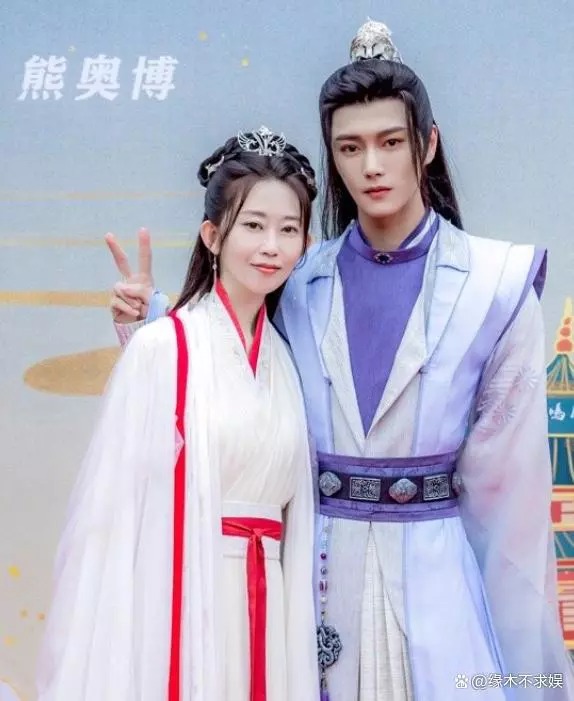 中國富婆 砸錢拍劇當女主角 很多網民酸葡萄