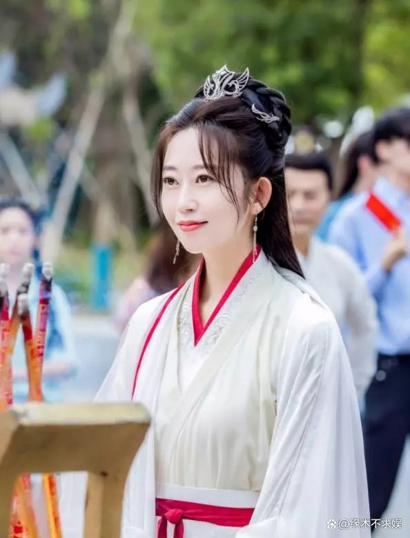 中國富婆 砸錢拍劇當女主角 很多網民酸葡萄