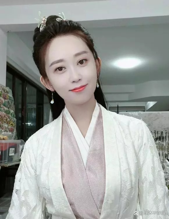 中國富婆 砸錢拍劇當女主角 很多網民酸葡萄