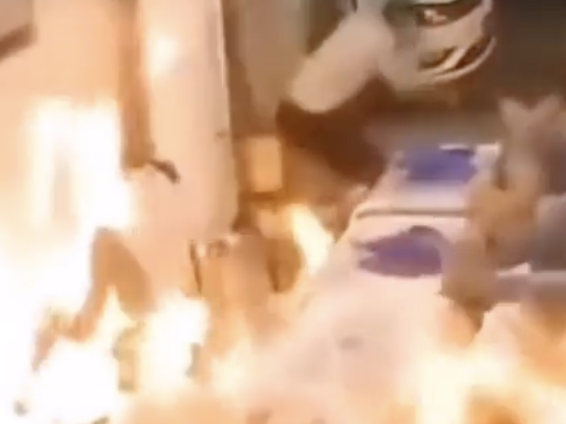 火盆倒精油爆炸 客人慘叫變火人影片曝光