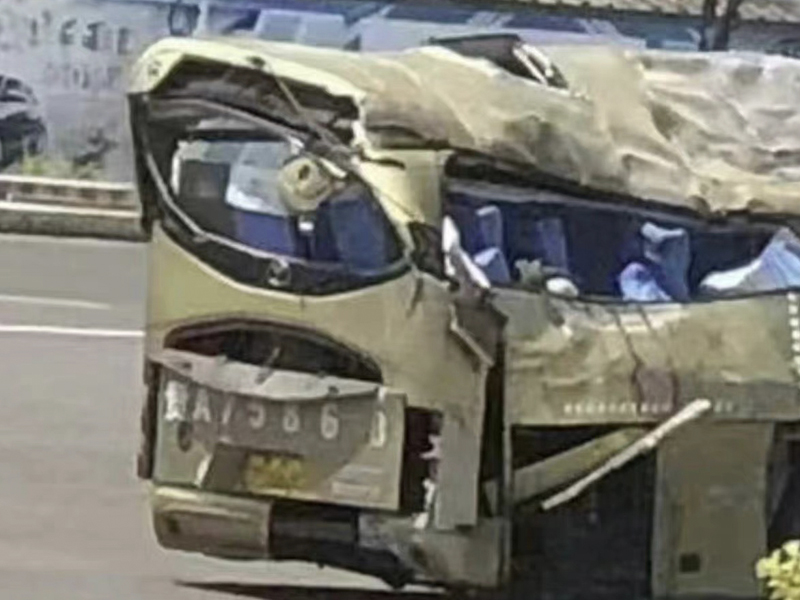 貴州防疫大巴翻側27人遇難