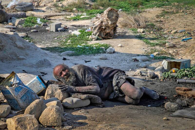 世界最髒的人 60年不沖涼 一沖就死了