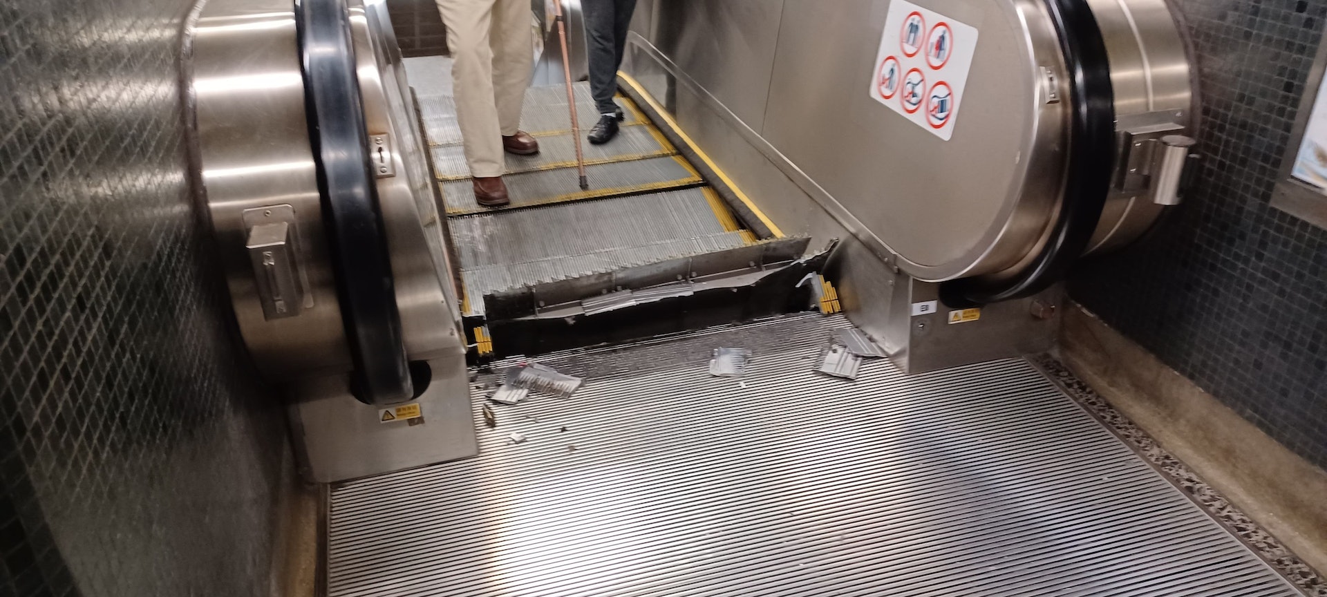 港鐵油麻地站 飛甩門現場影片