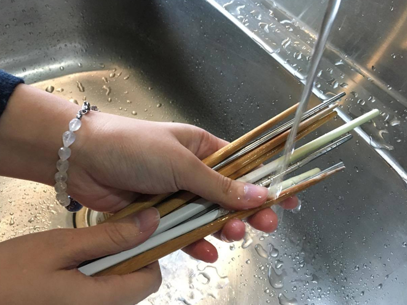 用錯筷子會致肝癌 用錯筷子會致肝癌
