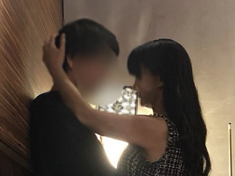 相差 32 歲的婆孫戀